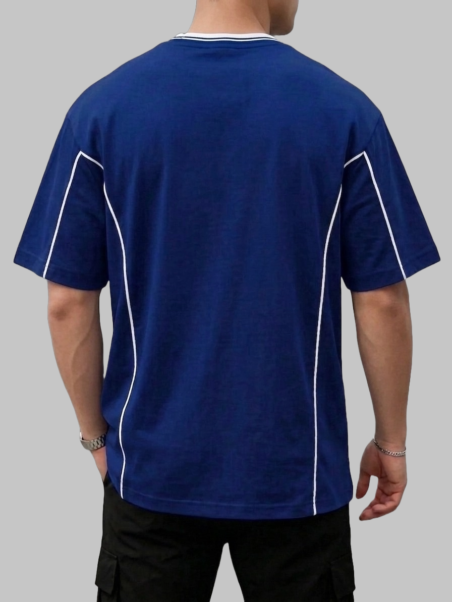 เสื้อรุ่นด้านหลัง มีเส้นไปป์ขาวตามตะเข็บข้าง